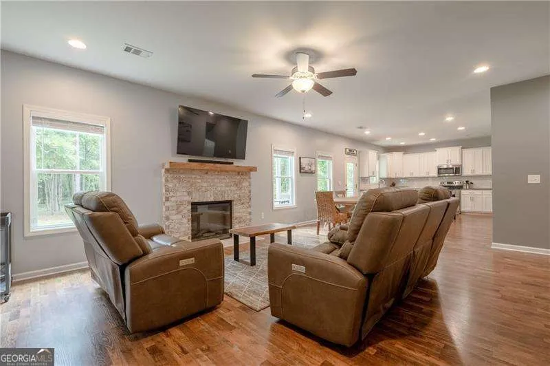 719 Fairview RD Brooks, GA 30205