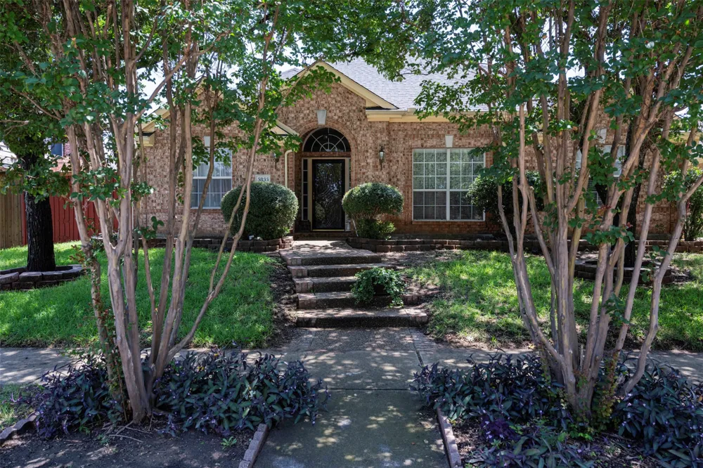 5833 Legend Lane The Colony, TX 75056