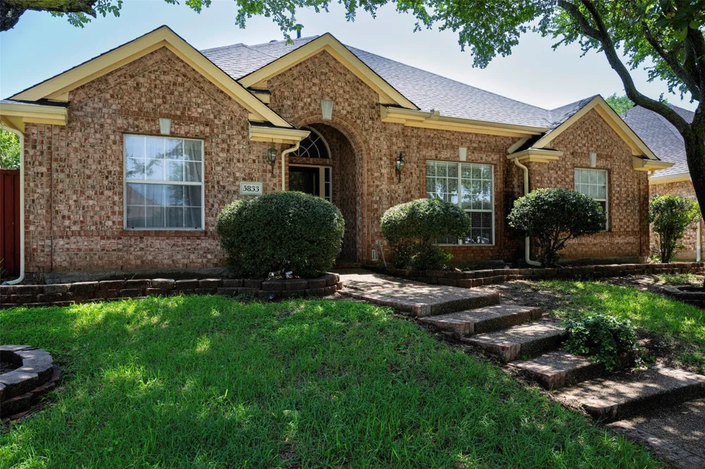 5833 Legend Lane The Colony, TX 75056