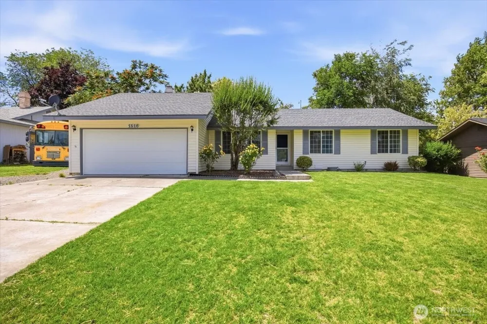 1516 S Olympia Place Kennewick, WA 99337