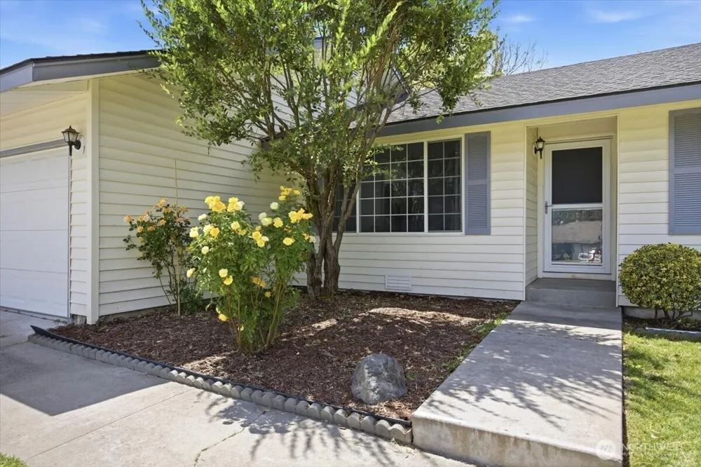 1516 S Olympia Place Kennewick, WA 99337