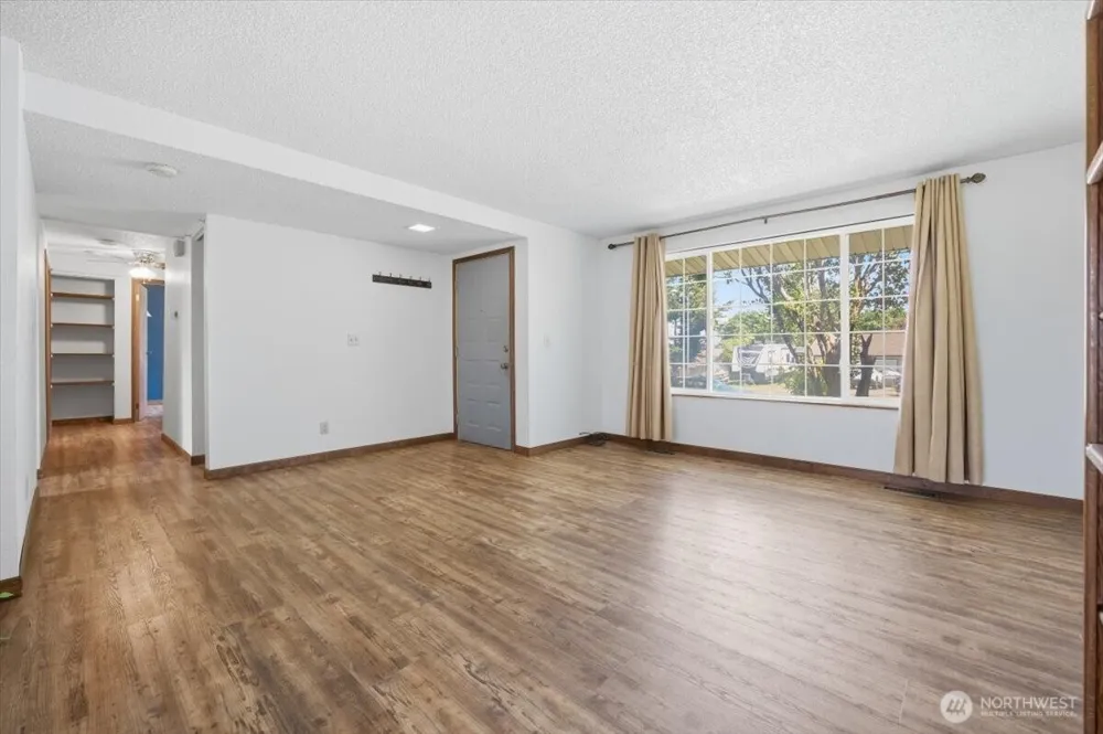 1516 S Olympia Place Kennewick, WA 99337