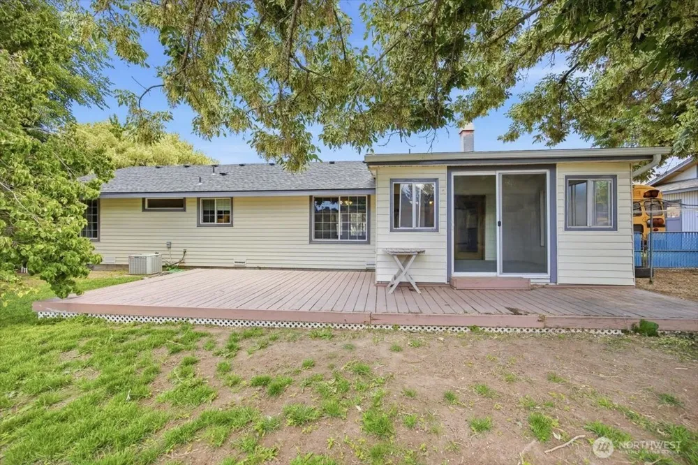 1516 S Olympia Place Kennewick, WA 99337