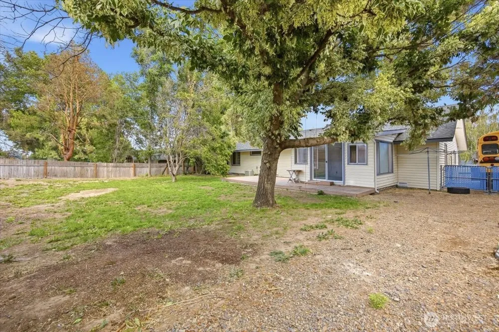 1516 S Olympia Place Kennewick, WA 99337