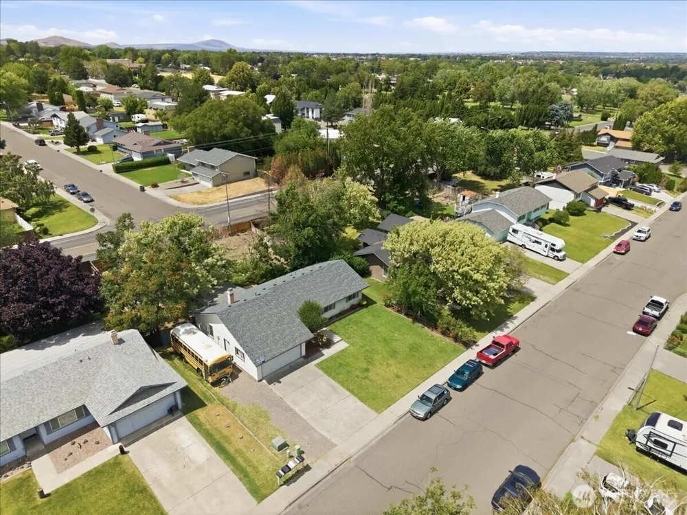 1516 S Olympia Place Kennewick, WA 99337