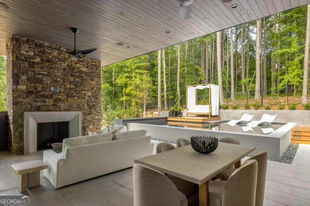 1131 Lupo LOOP Chattahoochee Hills, GA 30268