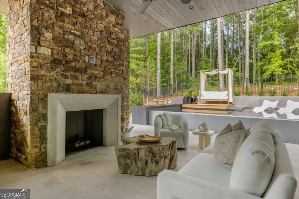 1131 Lupo LOOP Chattahoochee Hills, GA 30268