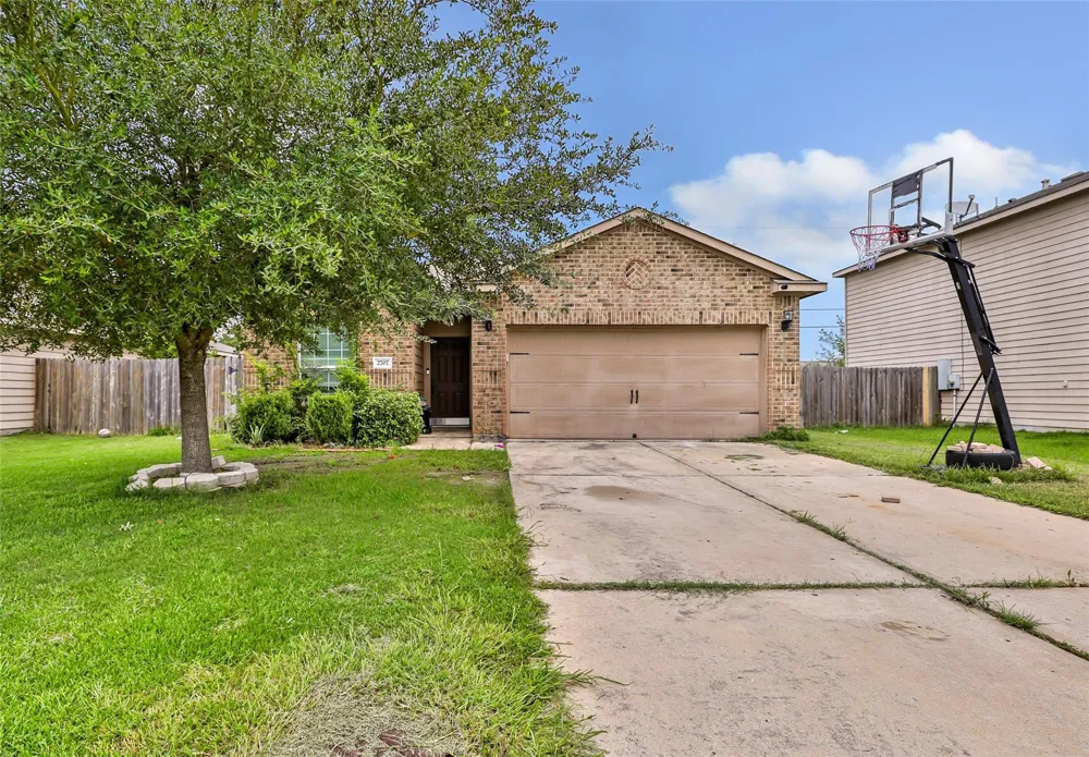 2707 Tracy Lane Highlands, TX 77562