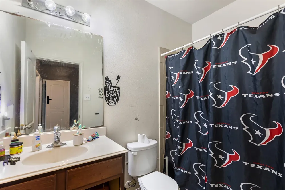 2707 Tracy Lane Highlands, TX 77562