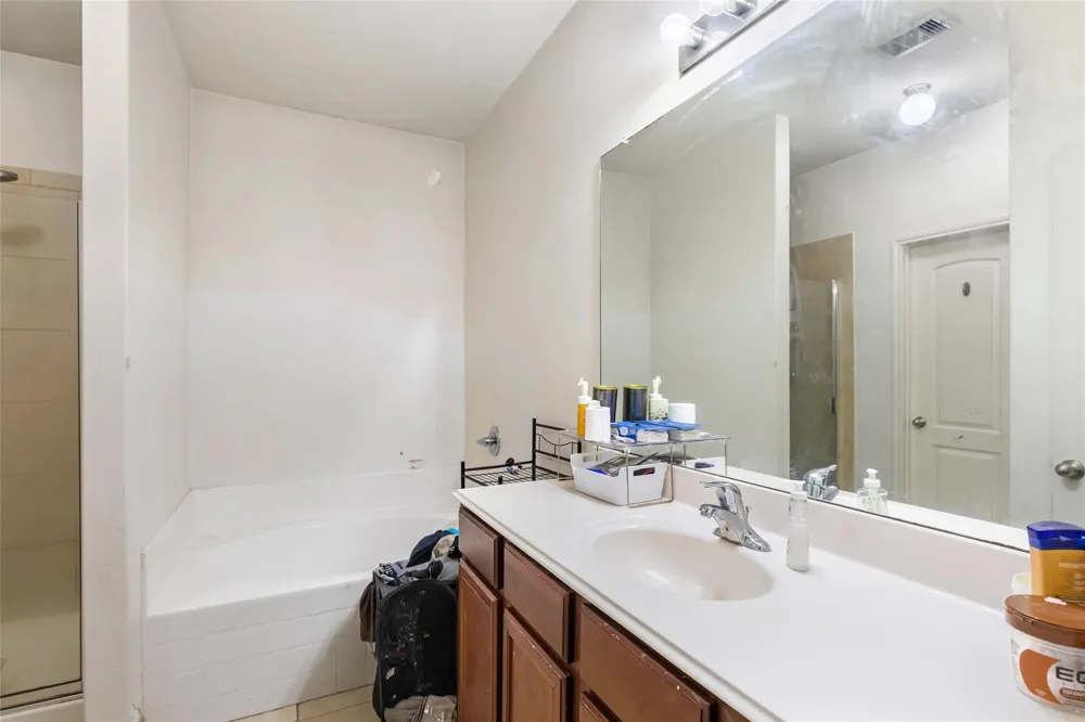 2707 Tracy Lane Highlands, TX 77562