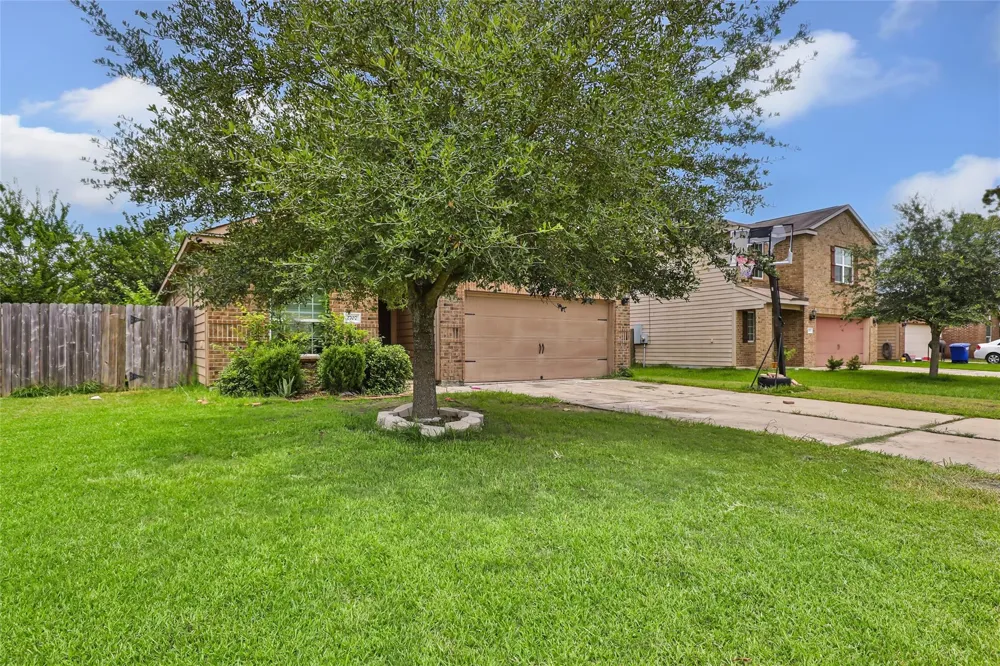 2707 Tracy Lane Highlands, TX 77562