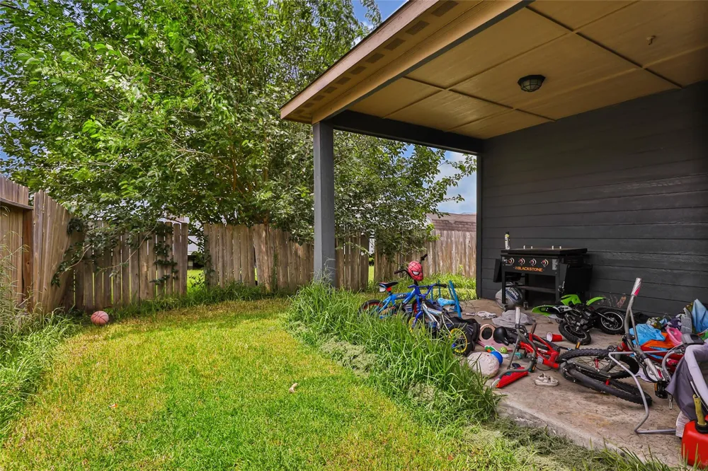 2707 Tracy Lane Highlands, TX 77562