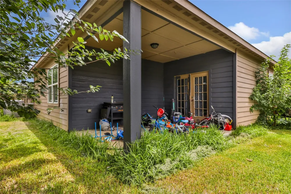 2707 Tracy Lane Highlands, TX 77562