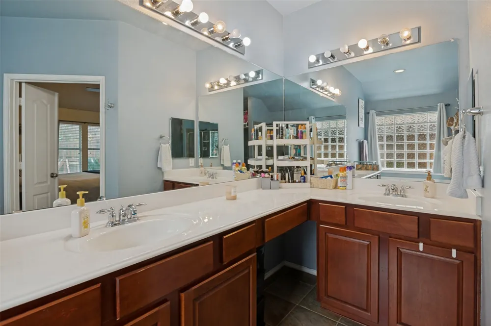 2847 Tranquilo Grand Prairie, TX 75054
