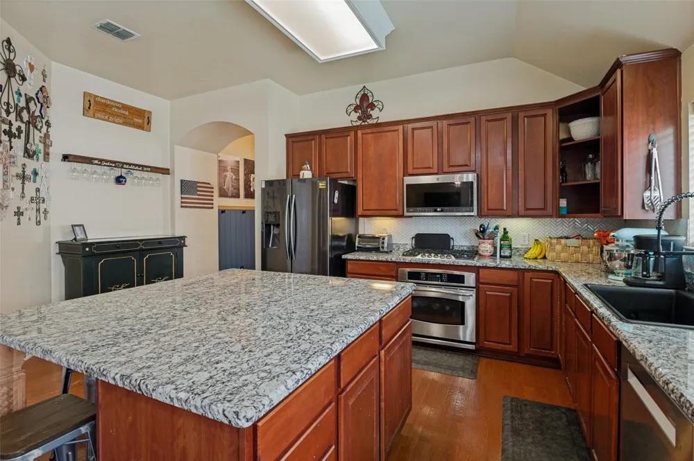 2847 Tranquilo Grand Prairie, TX 75054