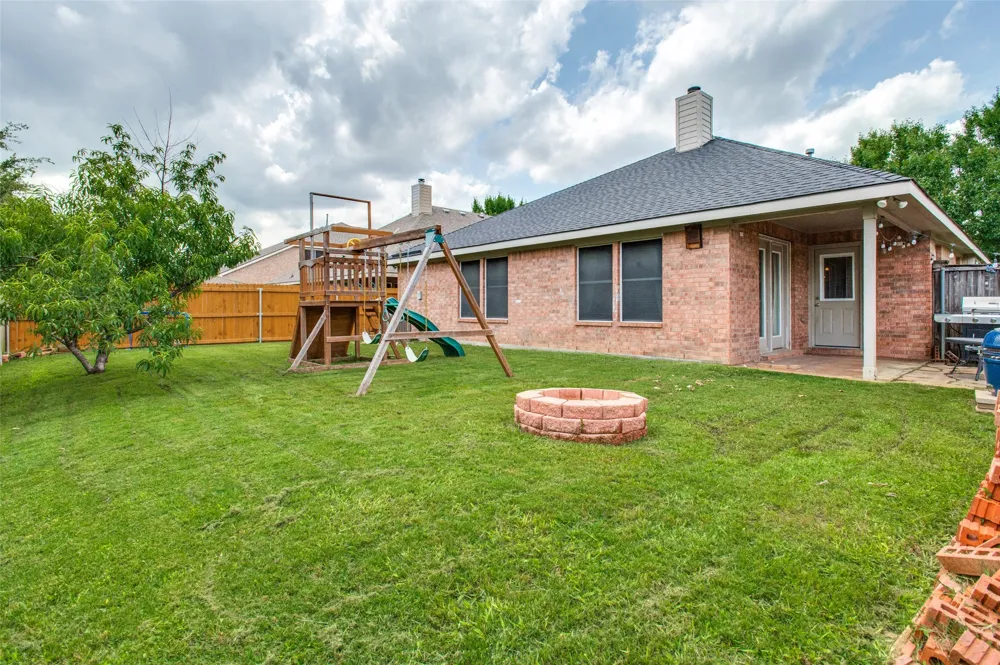 2847 Tranquilo Grand Prairie, TX 75054