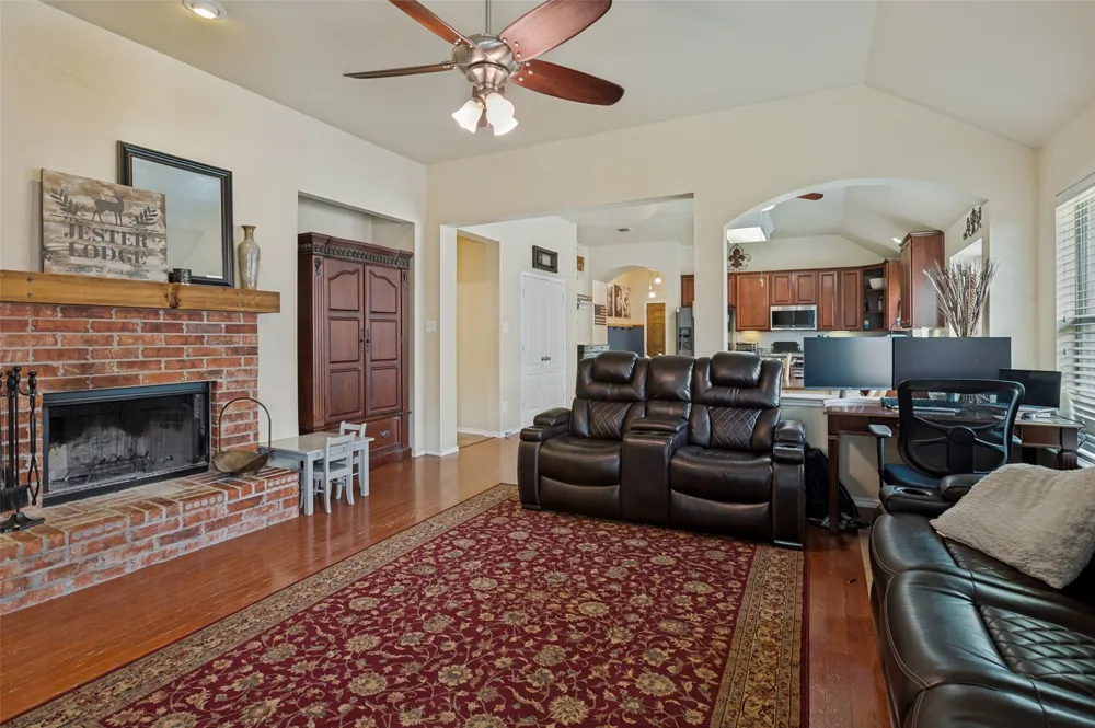 2847 Tranquilo Grand Prairie, TX 75054