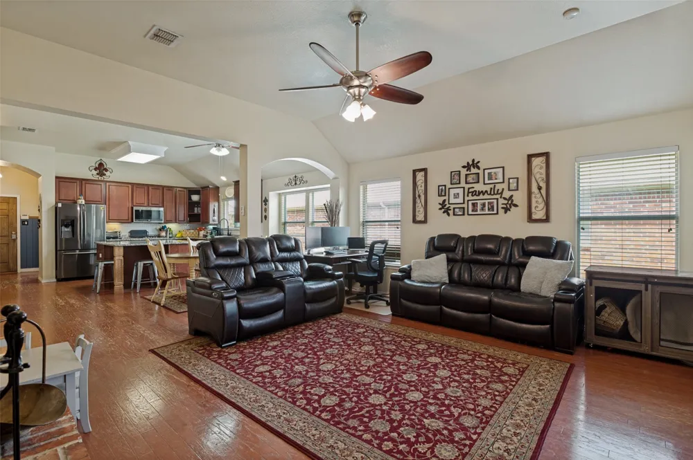2847 Tranquilo Grand Prairie, TX 75054
