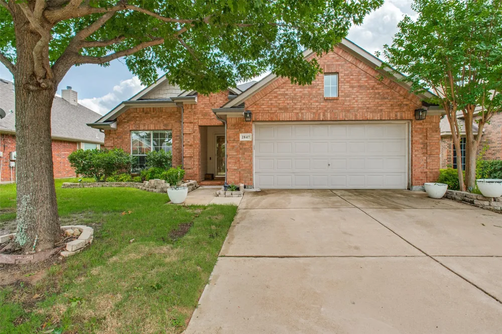 2847 Tranquilo Grand Prairie, TX 75054
