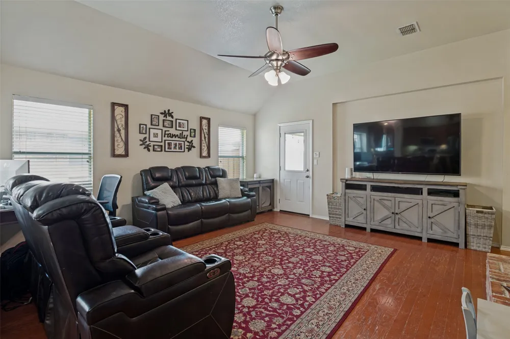 2847 Tranquilo Grand Prairie, TX 75054
