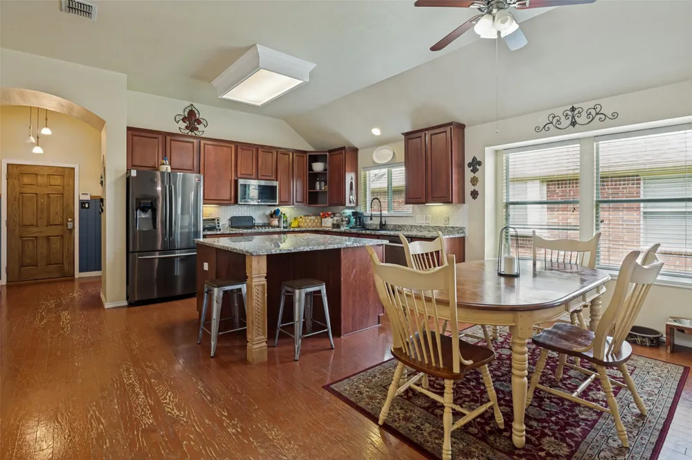 2847 Tranquilo Grand Prairie, TX 75054