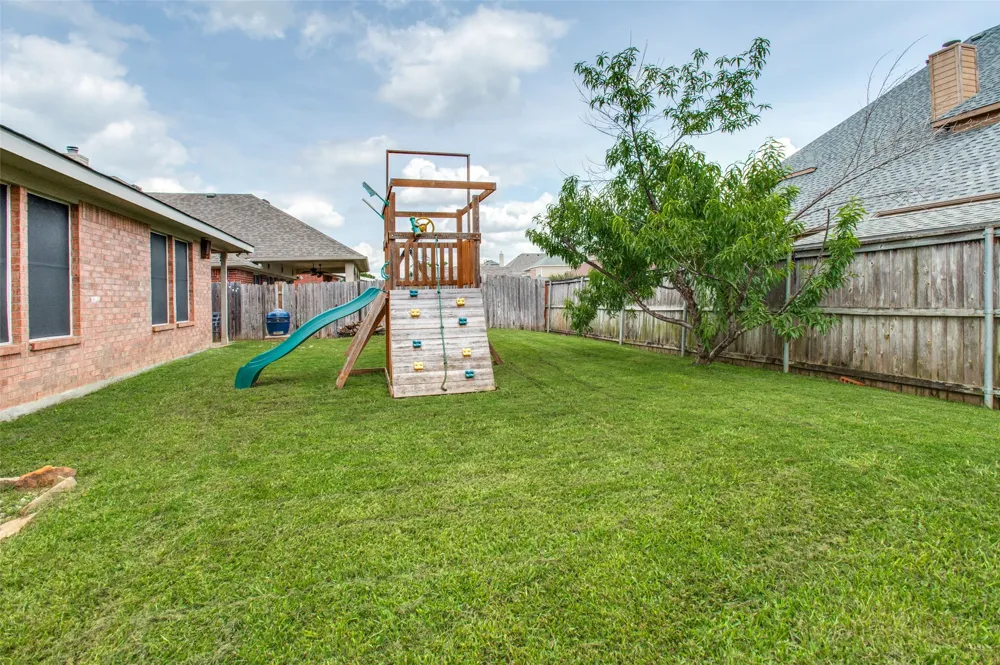 2847 Tranquilo Grand Prairie, TX 75054