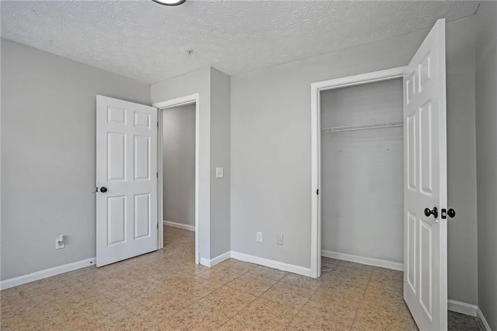 2102 Par Three Way Lithonia, GA 30038