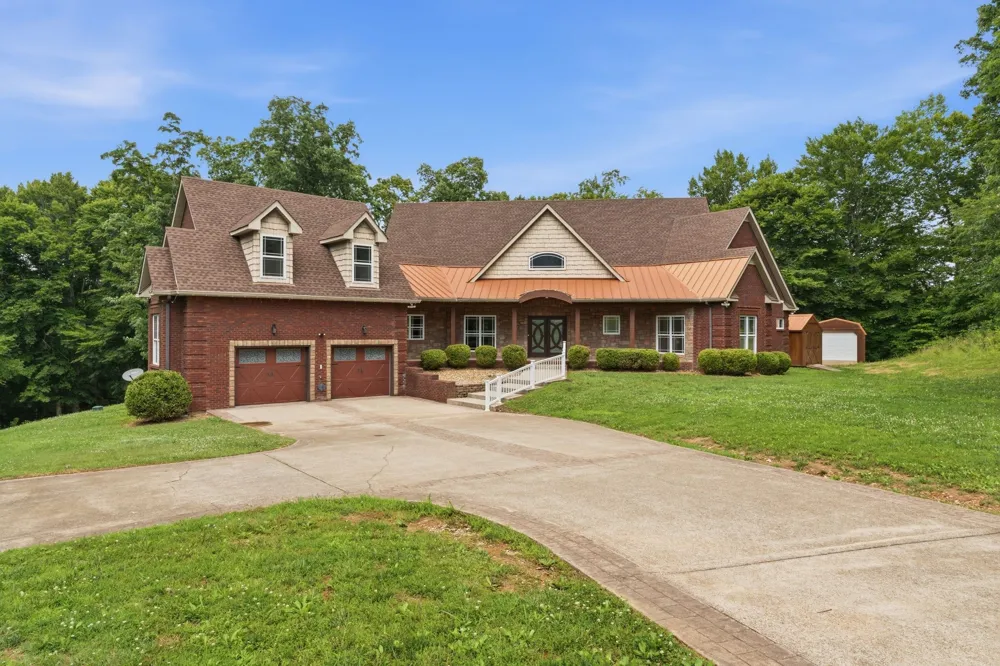 2214 Trieste Trl Adams, TN 37010