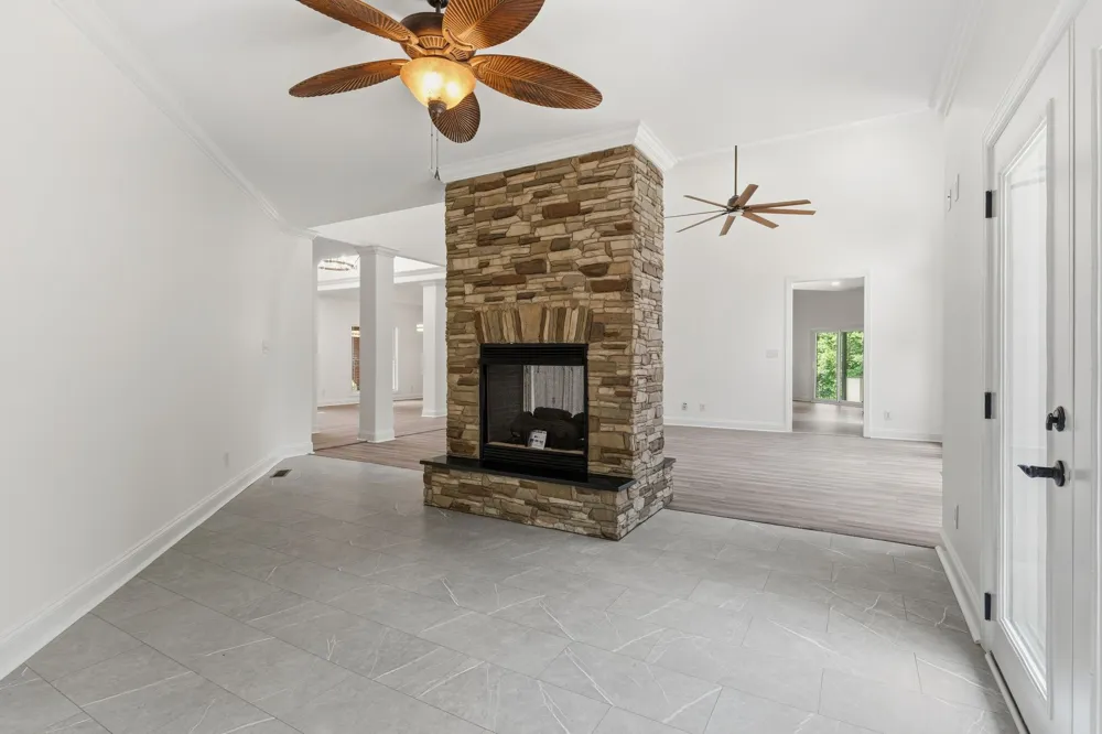 2214 Trieste Trl Adams, TN 37010