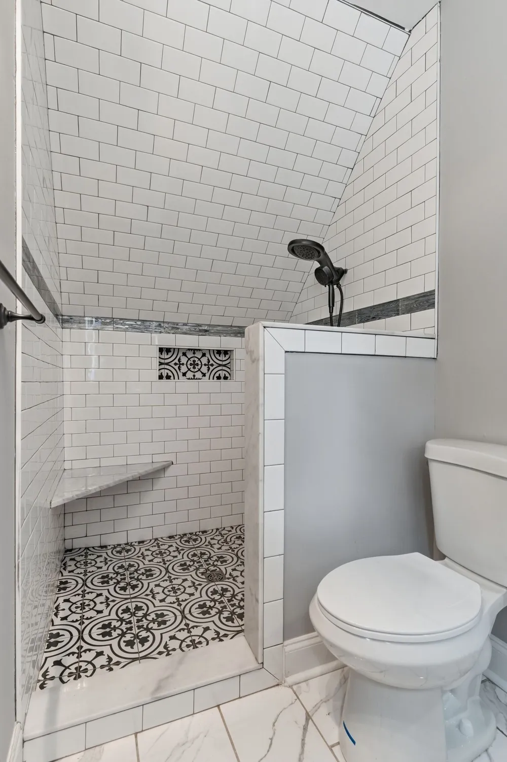 2214 Trieste Trl Adams, TN 37010