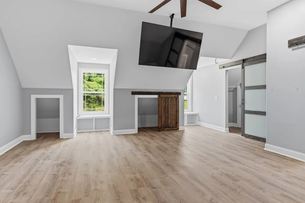 2214 Trieste Trl Adams, TN 37010