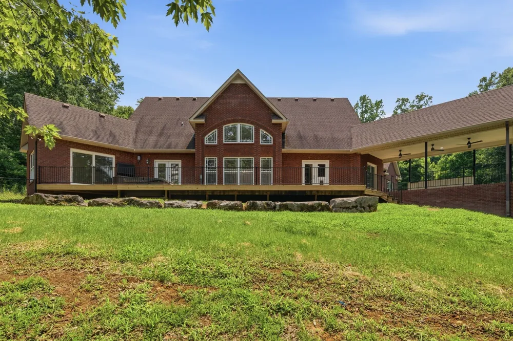 2214 Trieste Trl Adams, TN 37010