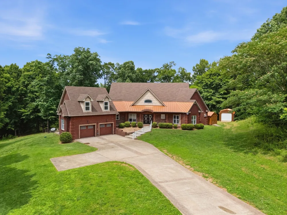 2214 Trieste Trl Adams, TN 37010