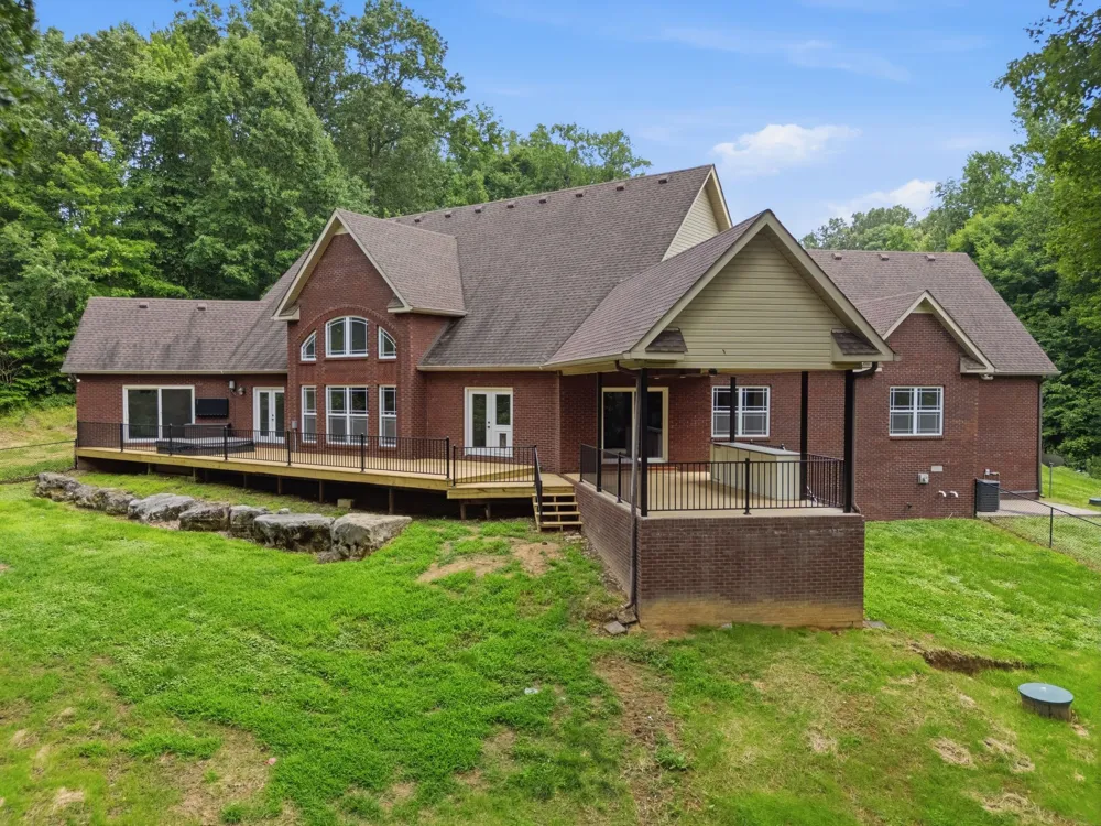 2214 Trieste Trl Adams, TN 37010