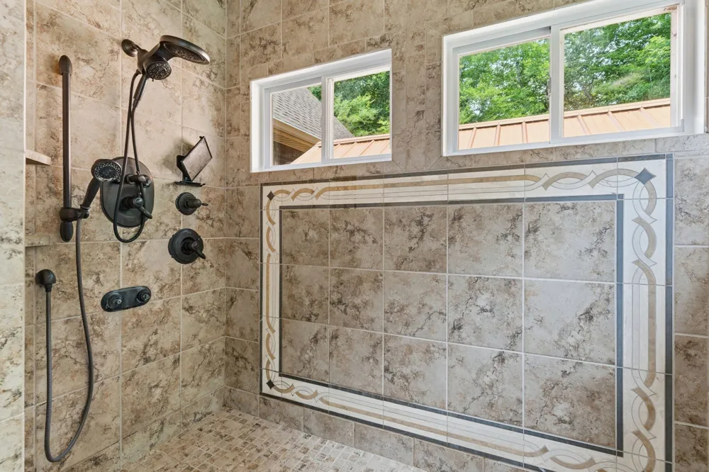 2214 Trieste Trl Adams, TN 37010