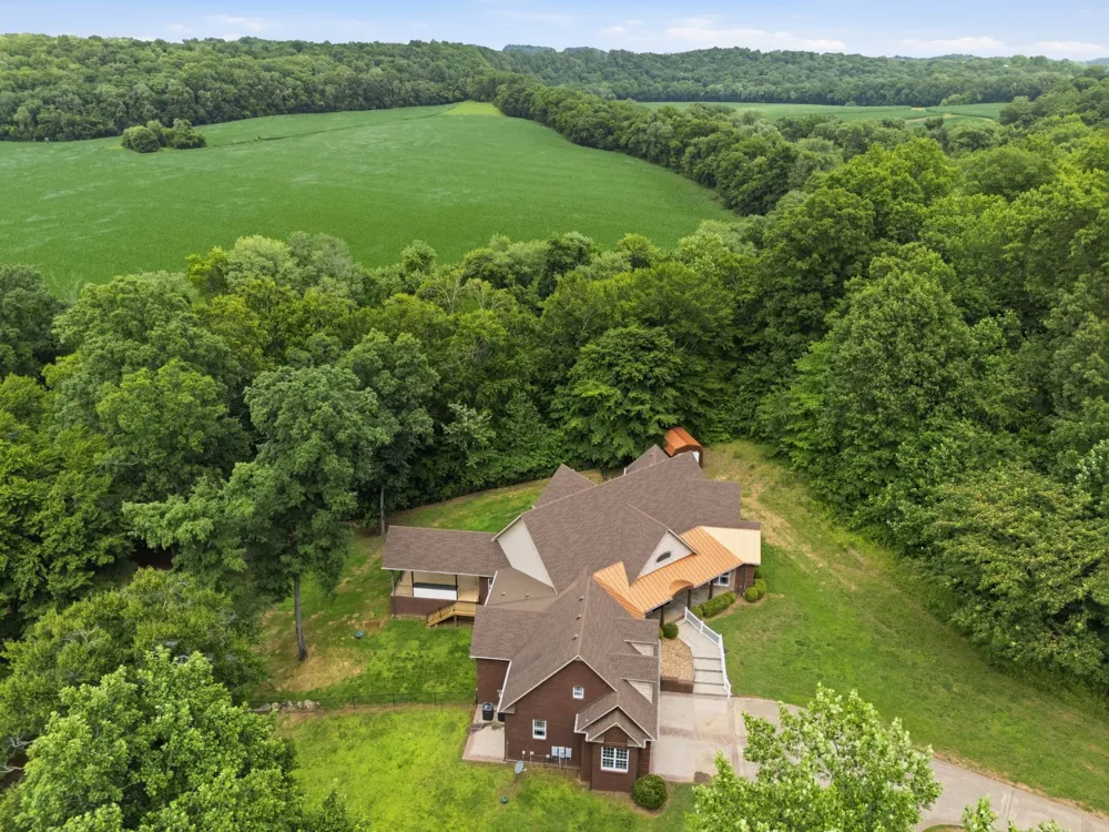 2214 Trieste Trl Adams, TN 37010