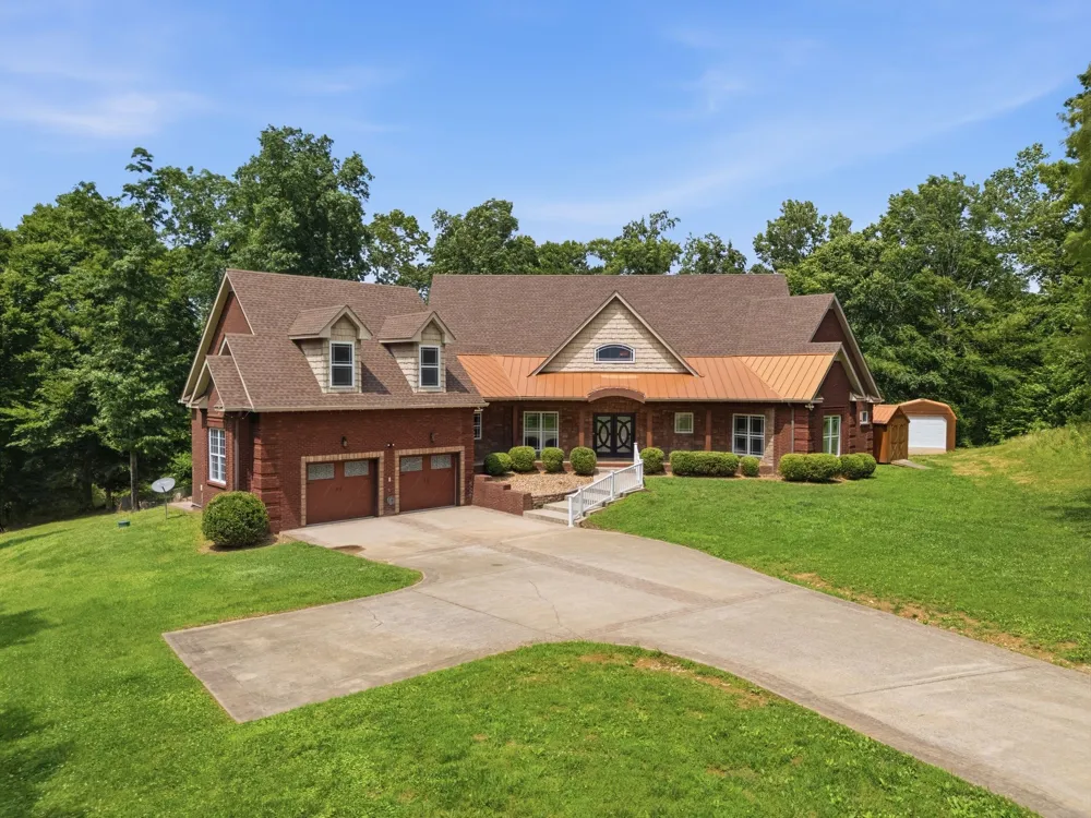 2214 Trieste Trl Adams, TN 37010