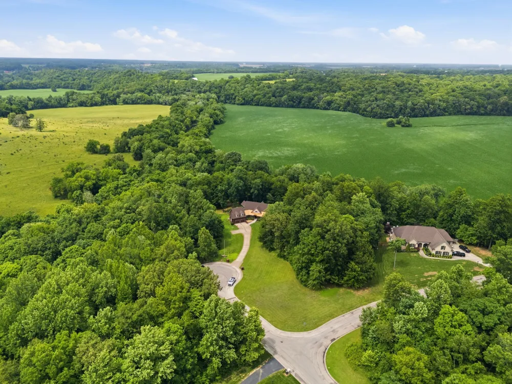2214 Trieste Trl Adams, TN 37010