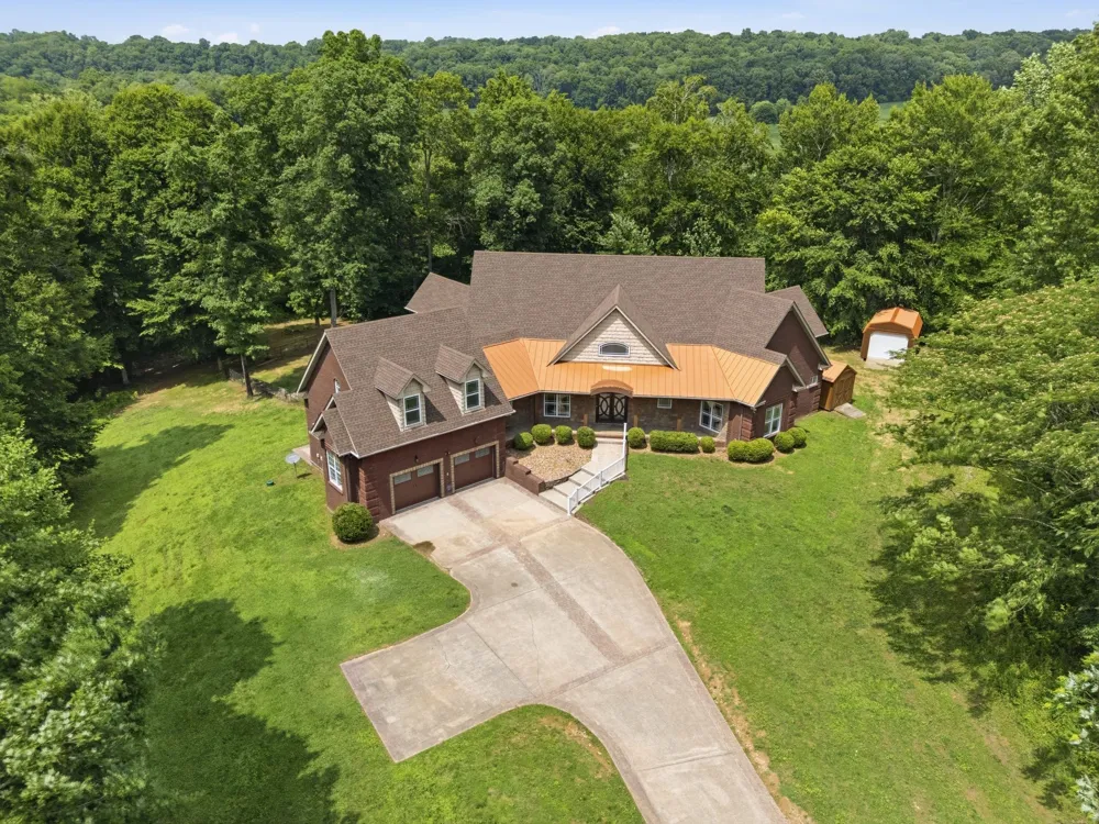 2214 Trieste Trl Adams, TN 37010