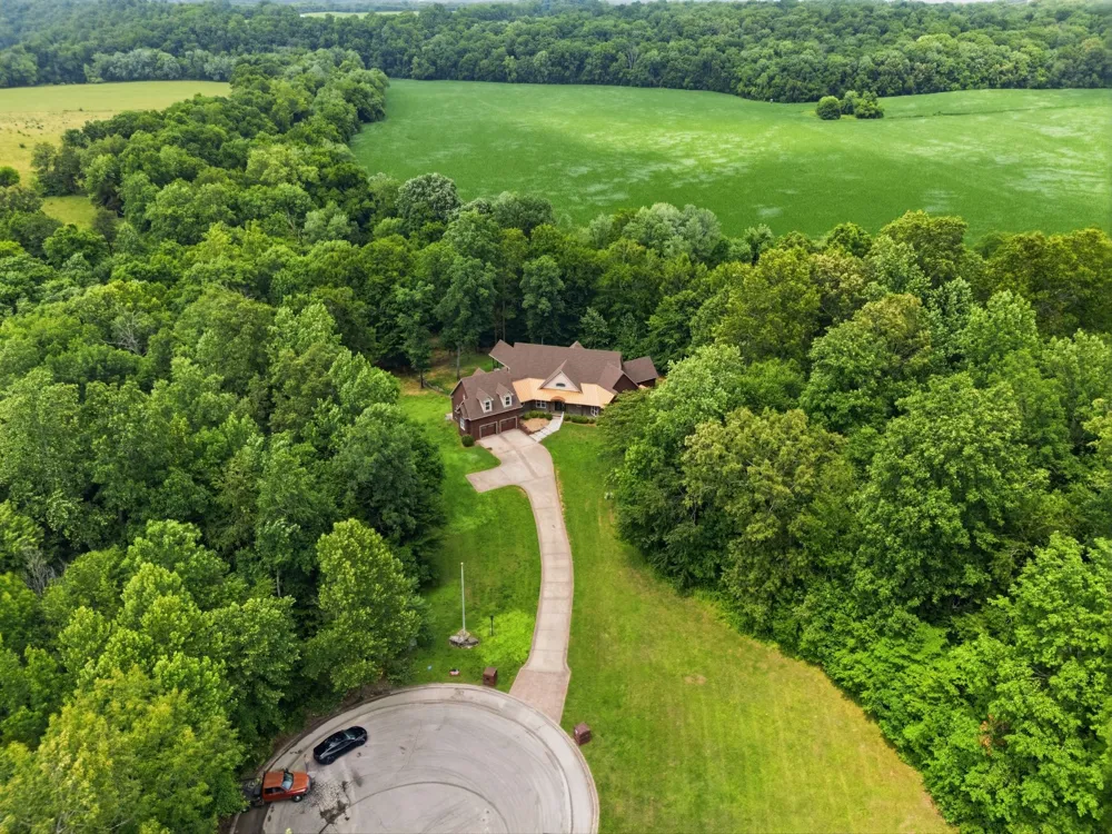 2214 Trieste Trl Adams, TN 37010