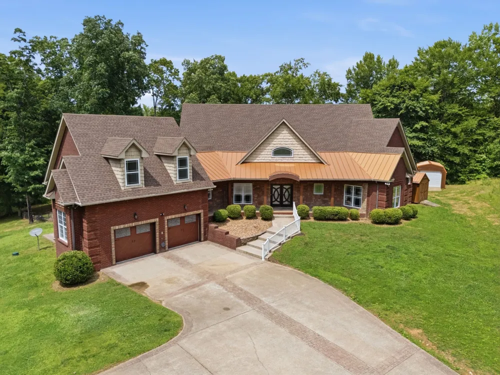 2214 Trieste Trl Adams, TN 37010