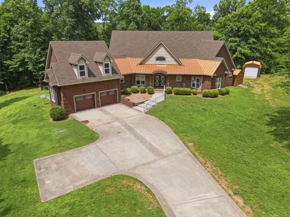 2214 Trieste Trl Adams, TN 37010