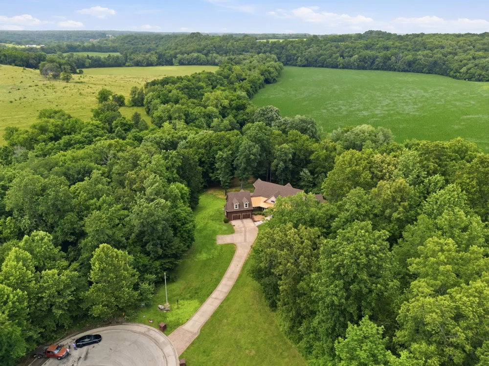 2214 Trieste Trl Adams, TN 37010