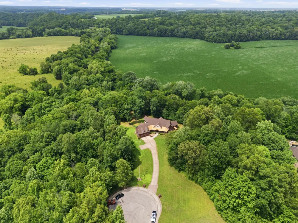 2214 Trieste Trl Adams, TN 37010