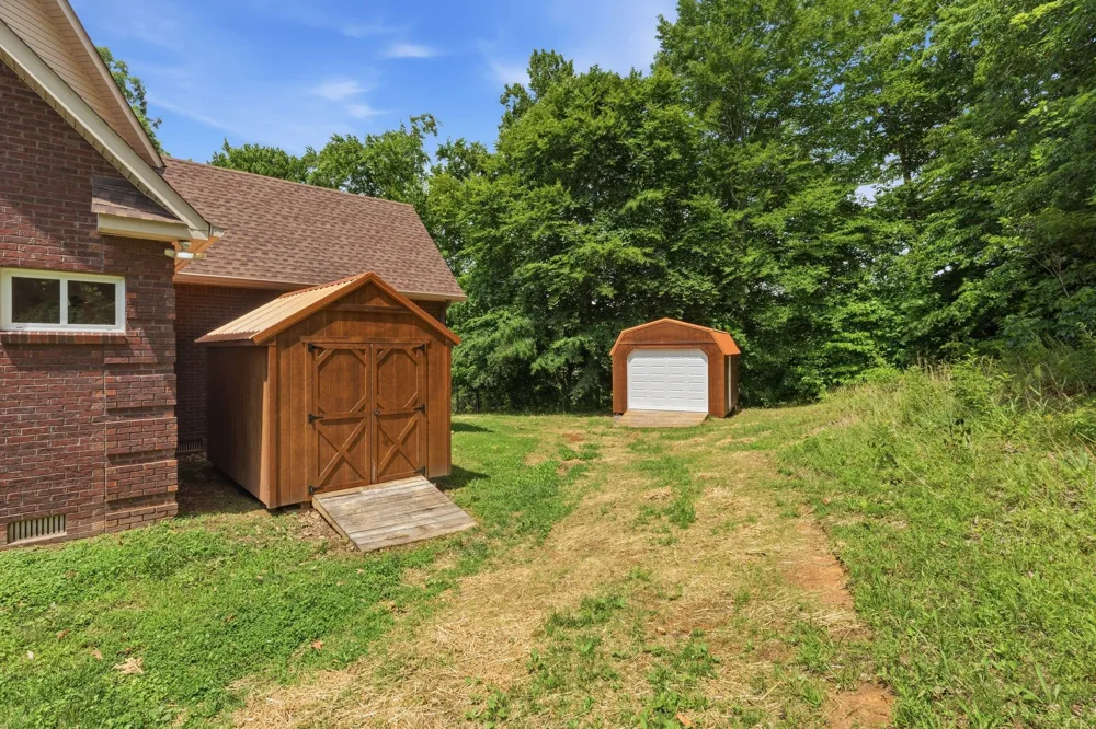 2214 Trieste Trl Adams, TN 37010
