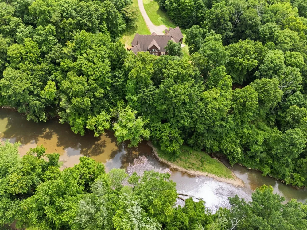 2214 Trieste Trl Adams, TN 37010
