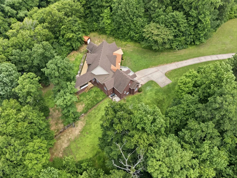 2214 Trieste Trl Adams, TN 37010