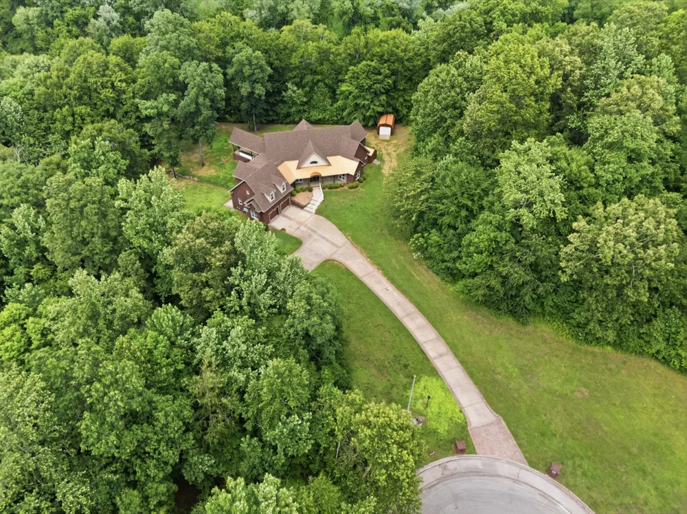 2214 Trieste Trl Adams, TN 37010