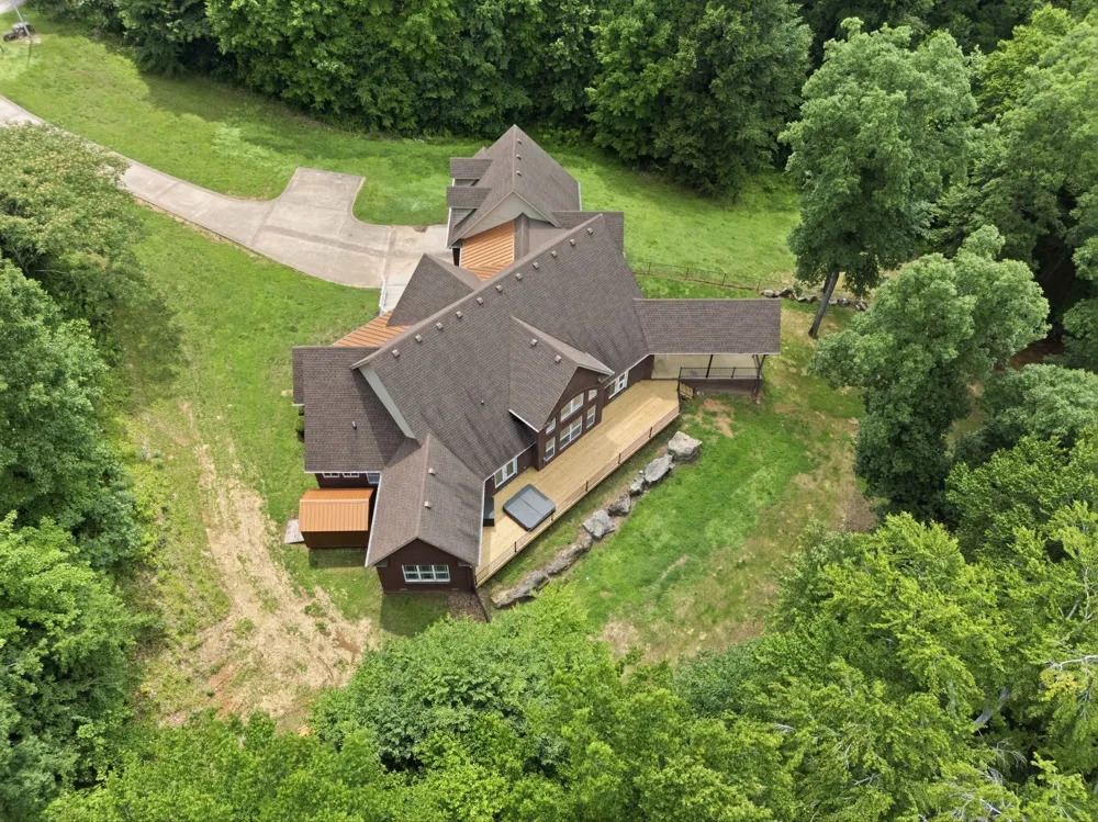 2214 Trieste Trl Adams, TN 37010