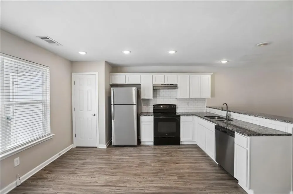 4422 Pinscher Street Union City, GA 30291